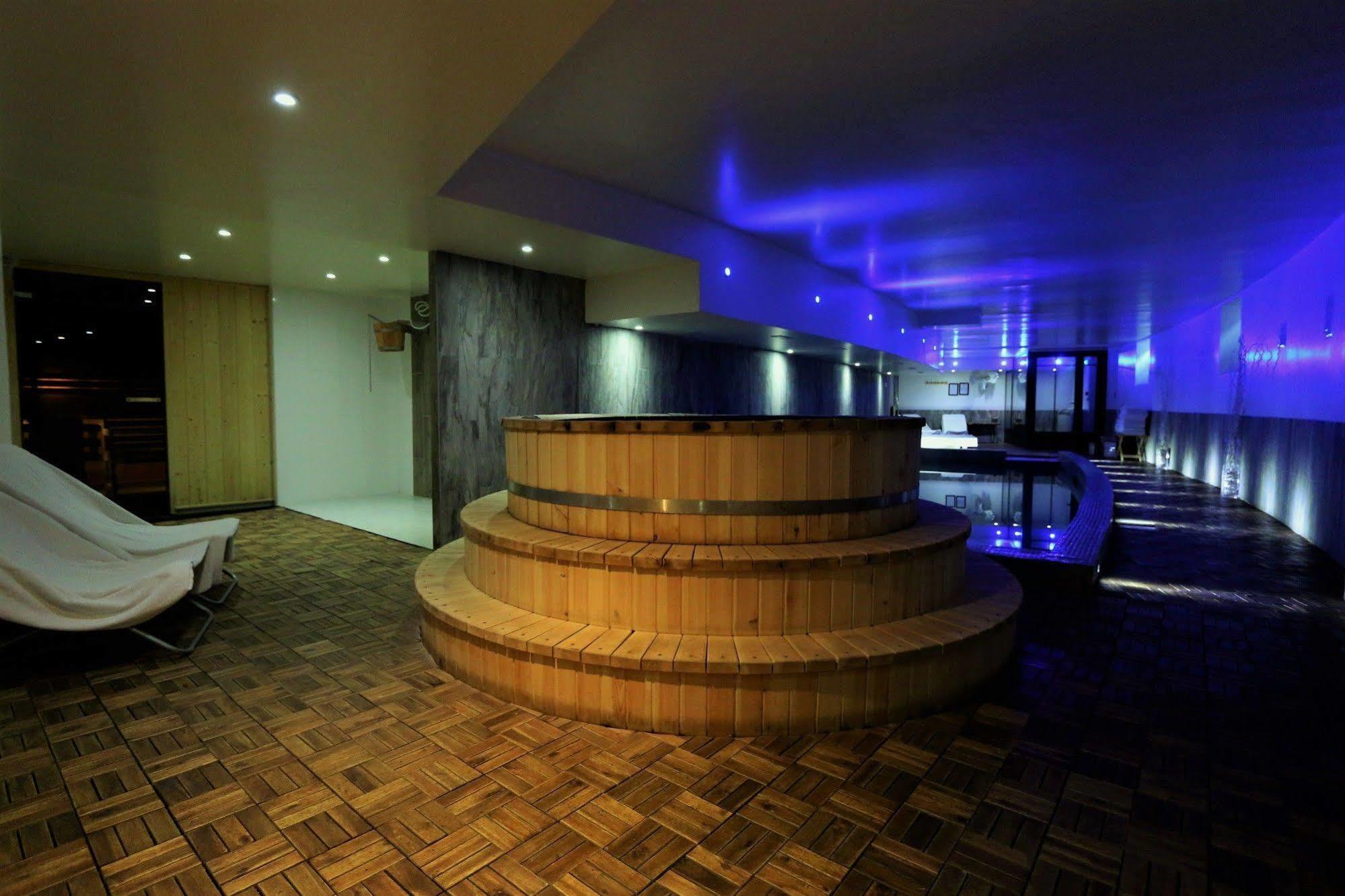 Rock Noir & Spa La Salle-les-Alpes Exterior photo